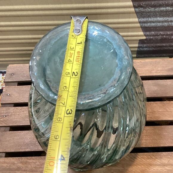 Fenton Elegant Green Clear Swirl Glass Vase Ruffle Top Centerpiece Flowers - Picture 9 of 11